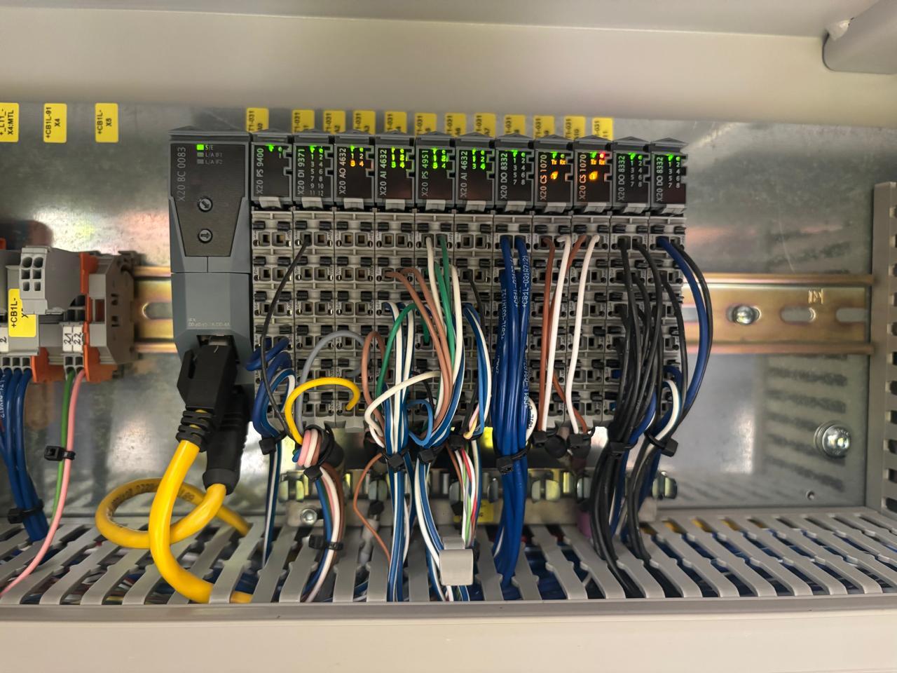 Automatización PLC y HMI · 4